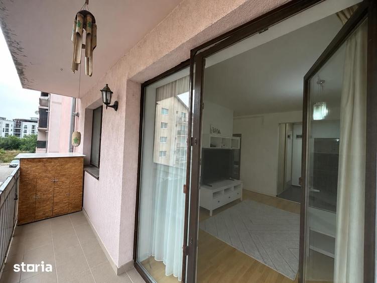 Apartament cu 3 camere semidecomandat în Turnișor