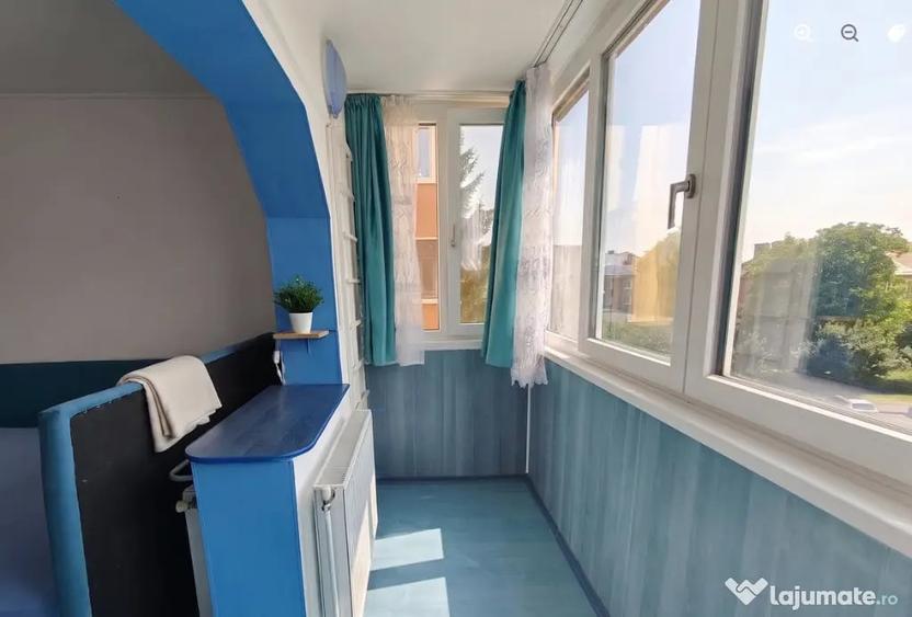 Apartament cu 3 camere decomandat în Triaj