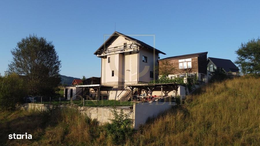 Casă cu 4 camere în Moieciu