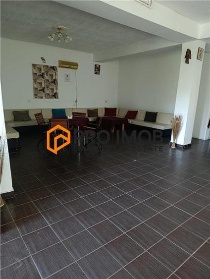 Casă individuală cu 8 camere cu Teren 2100 Mp în Lunca Frumoasă