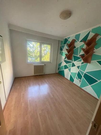 Apartament cu 3 camere semidecomandat în Găvana