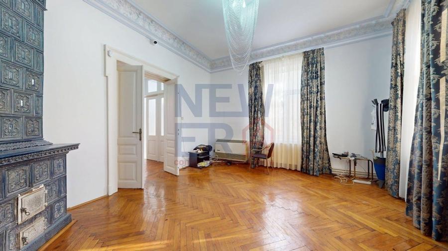 Casă individuală cu 9 camere cu Canalizare în Eminescu