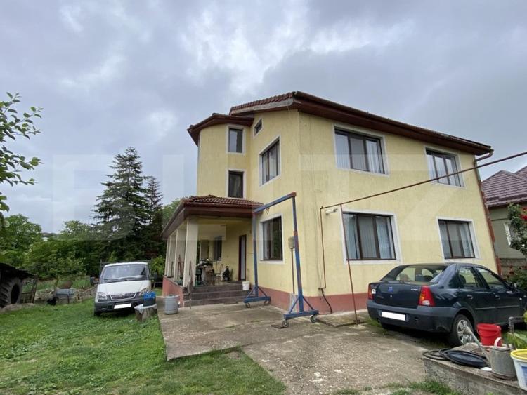 Casă individuală cu 6 camere cu Canalizare în Iris