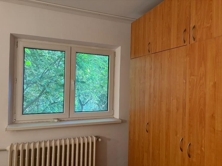 Apartament cu 3 camere decomandat în Tineretului