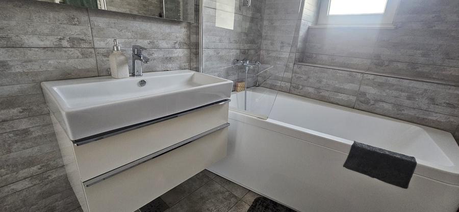 Apartament cu 2 camere decomandat în Rovine