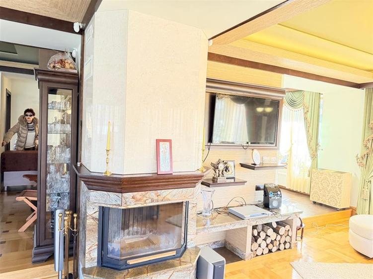 Casă cu 8 camere cu Teren 1280 Mp în Valea Doftanei