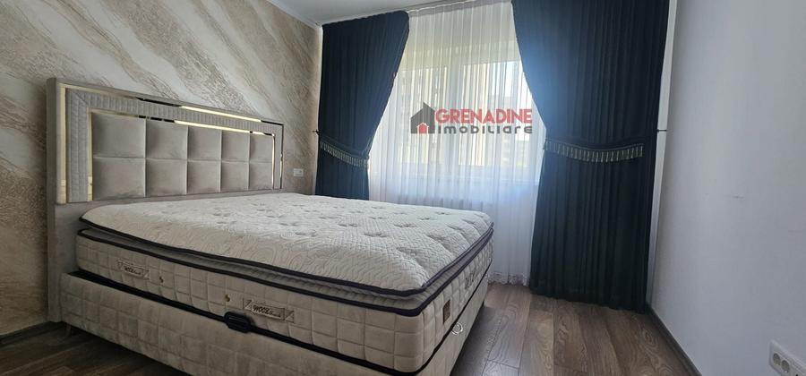 Apartament cu 3 camere decomandat în Tractorul