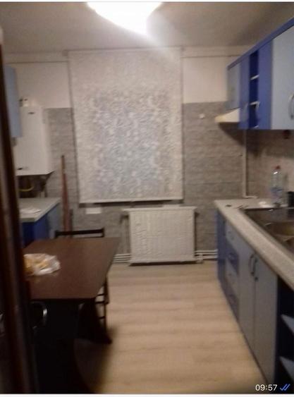 Apartament cu 3 camere decomandat în Nicolina