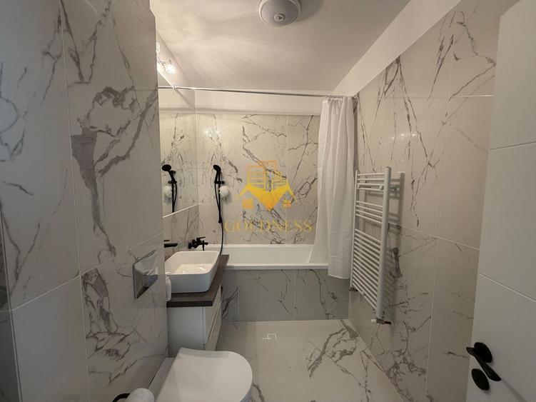 Apartament cu 3 camere semidecomandat în Central
