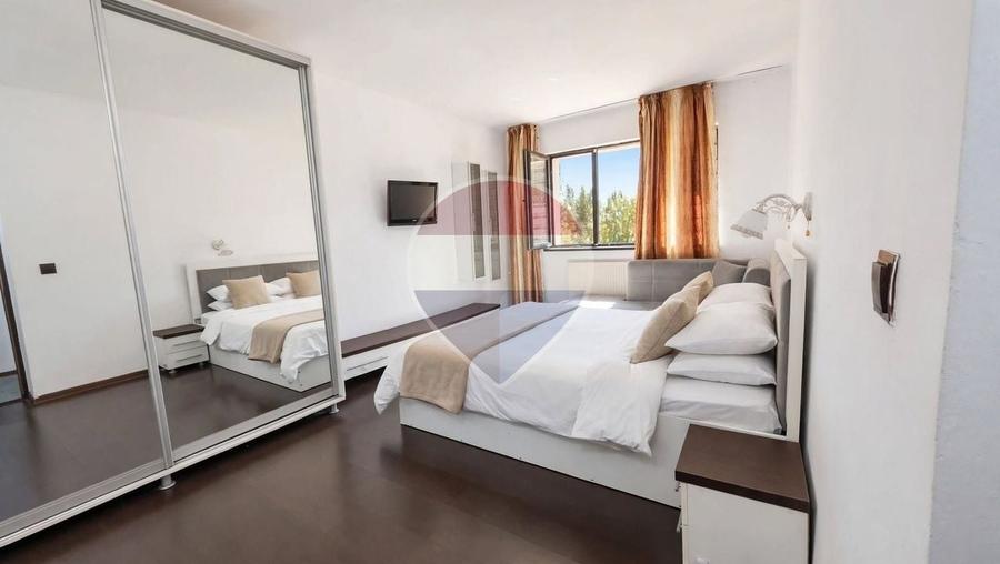 Apartament cu 3 camere decomandat, mobilat în Podu Roș