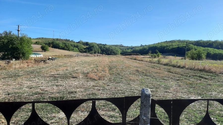 Teren de 800 mp, în Măzili