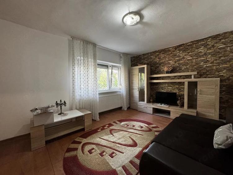 Apartament cu 2 camere semidecomandat în Girocului