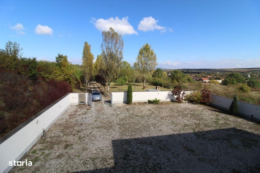 Casă cu 4 camere în Peștișu Mare