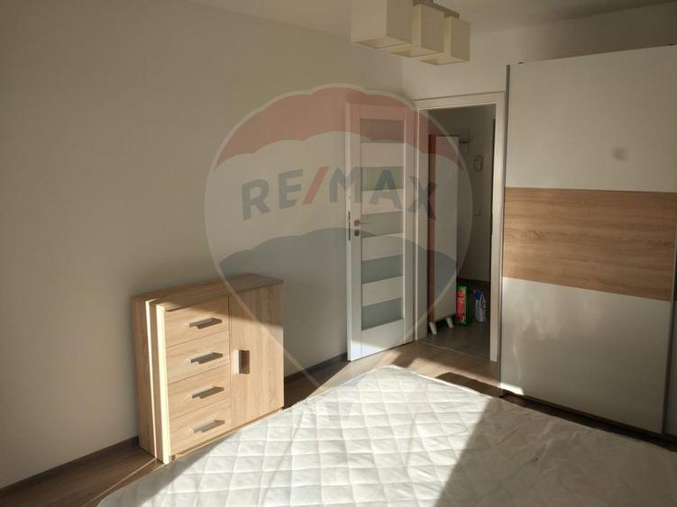 Apartament cu 2 camere semidecomandat, mobilat în Iris