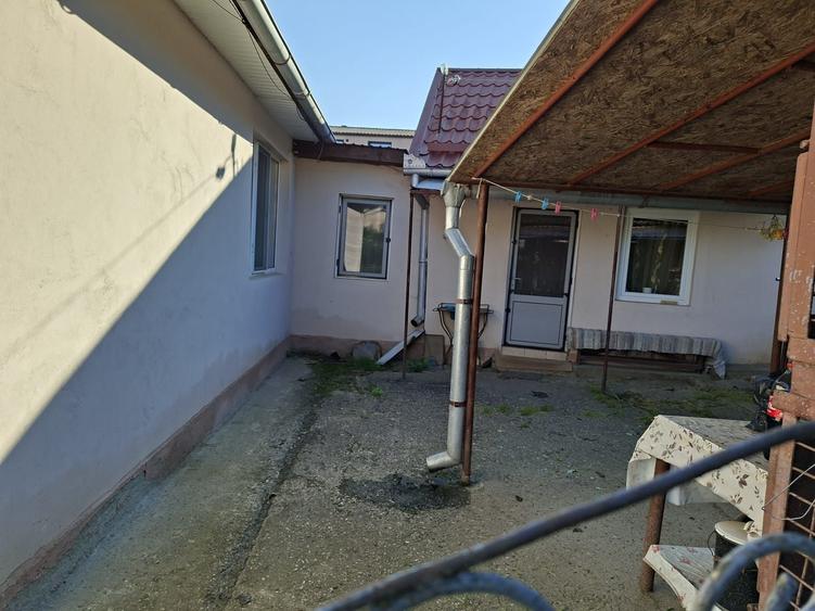 Casă cu 3 camere în Mica