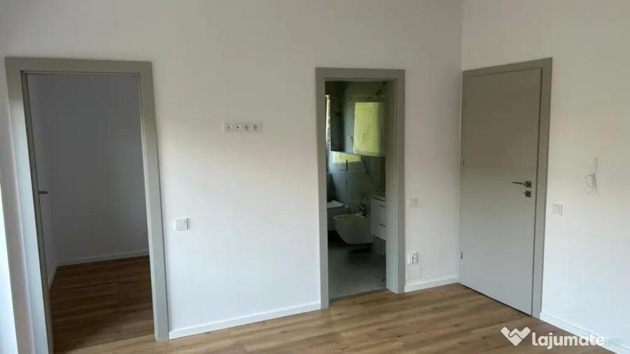 Casă cu 4 camere cu Teren 292 Mp în Florești