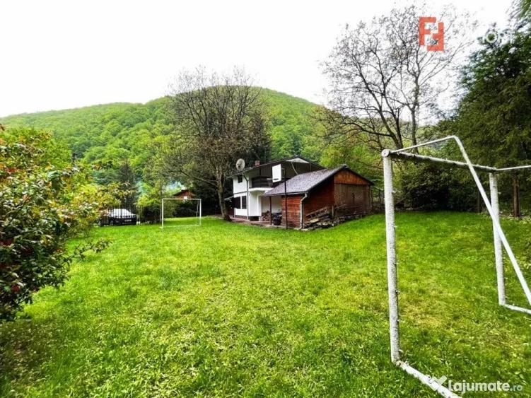 Casă cu 5 camere cu Teren 400 Mp în Râu de Mori