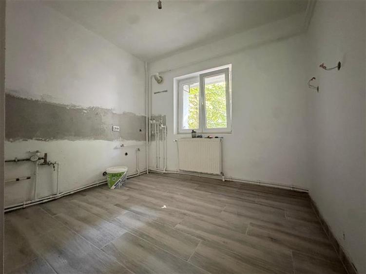 Apartament cu 3 camere decomandat în Aeroport