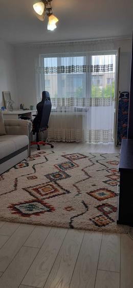 Apartament cu 2 camere decomandat în Tractorul