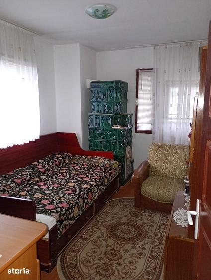 Casă cu 5 camere cu Teren 1000 Mp în Berislăvești
