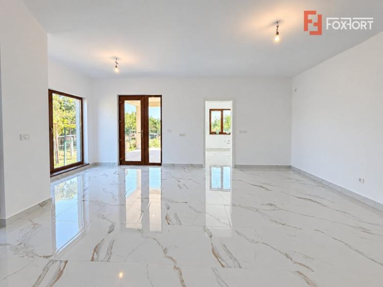 Casă cu 4 camere cu Teren 900 Mp în Sânandrei