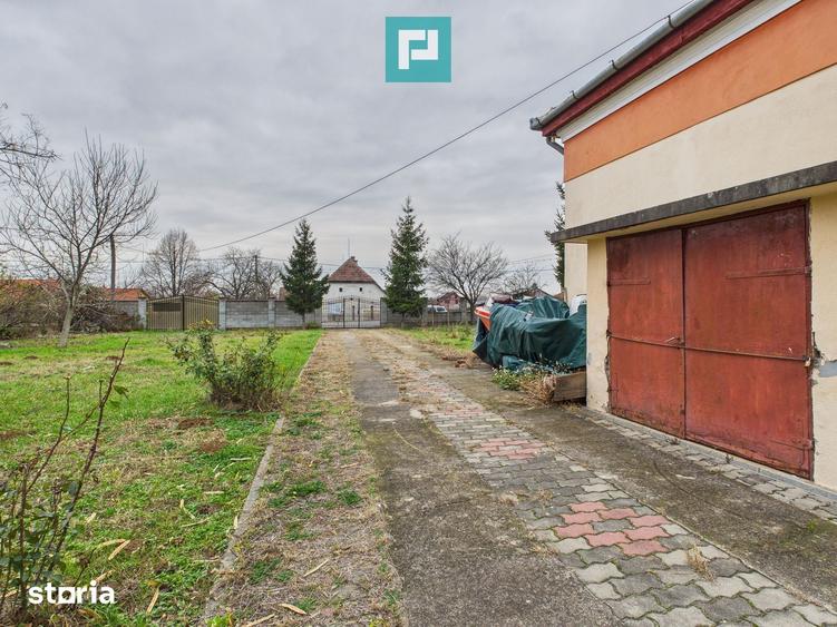 Casă cu 7 camere cu Teren 2703 Mp în Mașloc