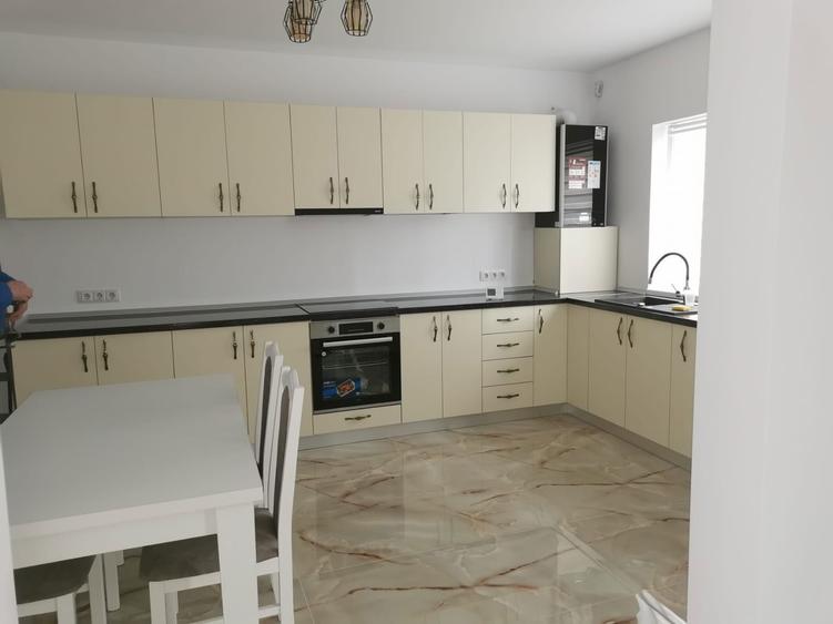 Casă cu 3 camere cu Teren 250 Mp în Exterior Vest