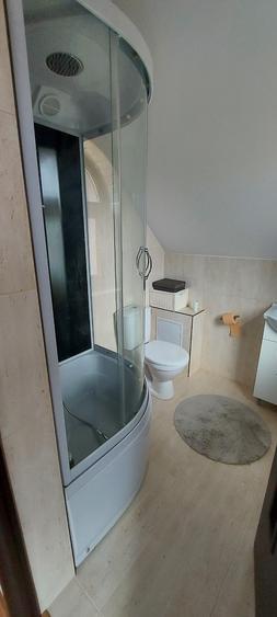 Casă individuală cu 6 camere cu Garaj în Exterior Est