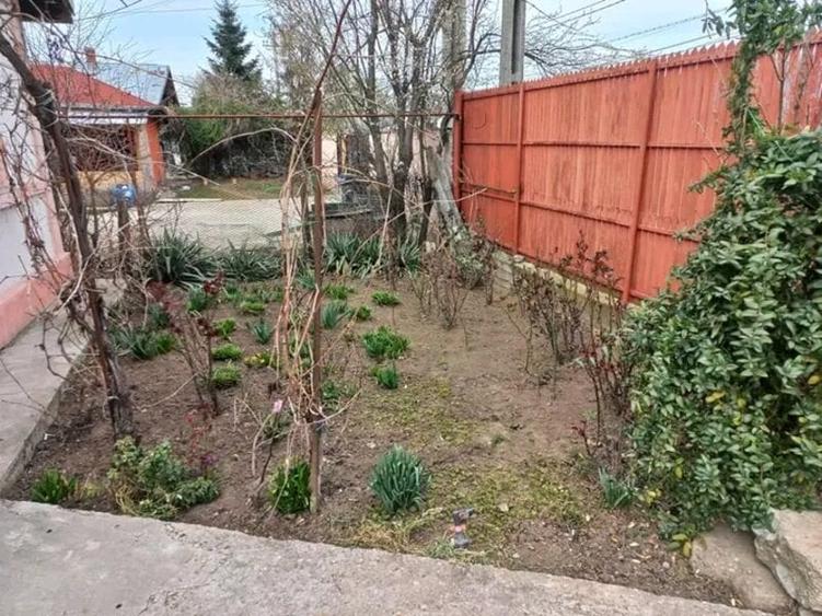 Casă individuală cu 4 camere cu Canalizare în Tunari