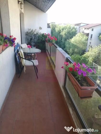 Apartament cu 3 camere semidecomandat în Central