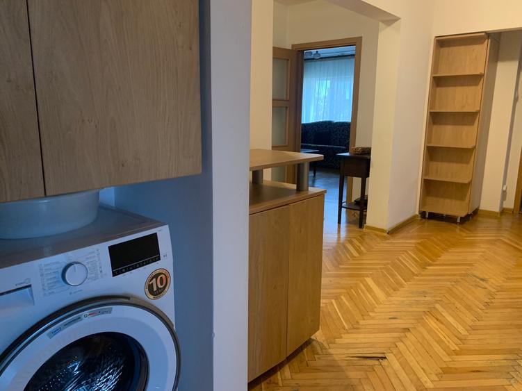 Apartament cu 4 camere decomandat în Tei