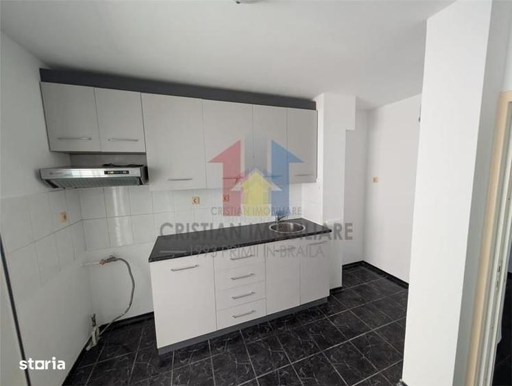 Apartament cu 2 camere decomandat în Calarași 4