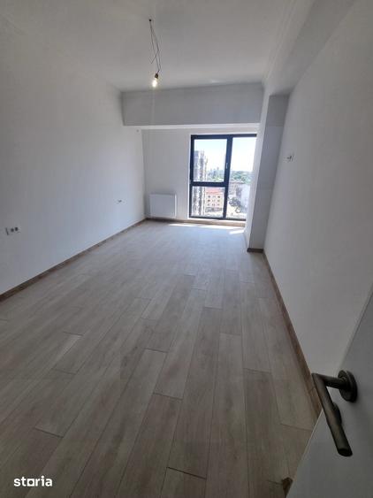 Apartament cu 3 camere decomandat în Energia