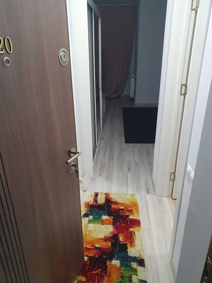 Garsonieră decomandată în Titan