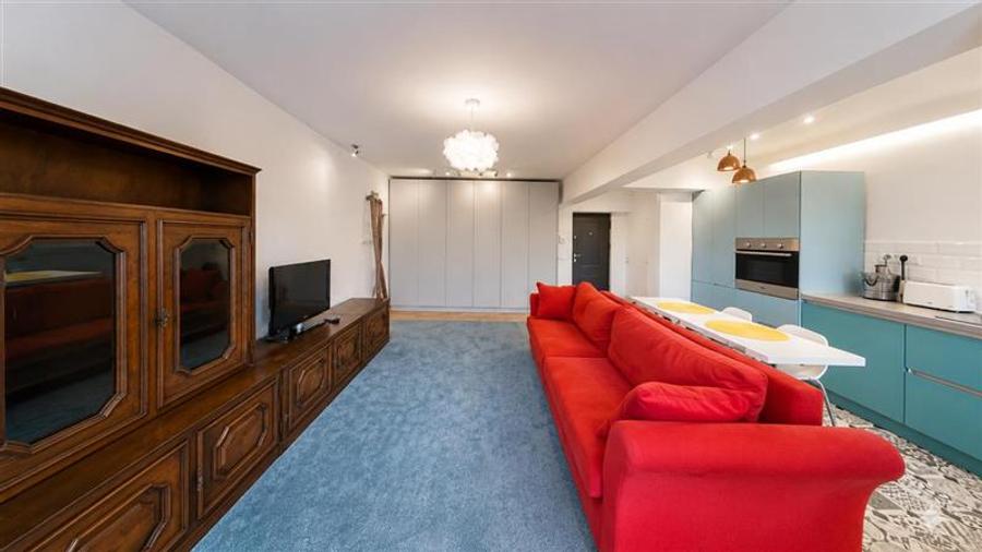 Apartament cu 2 camere semidecomandat, mobilat în Centrul Civic