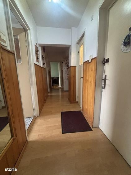 Apartament cu 3 camere decomandat în Prundu