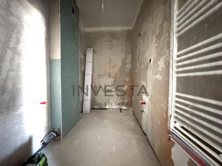 Apartament cu 3 camere semidecomandat în Florești