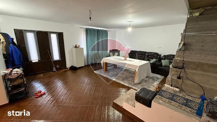 Casă cu 6 camere cu Teren 6257 Mp în Bolotești