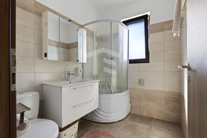 Apartament cu 3 camere semidecomandat în Central