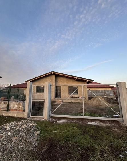 Casă cu 3 camere în Cătămărești
