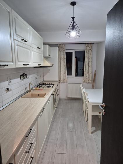Apartament cu 2 camere decomandat în Apărătorii Patriei