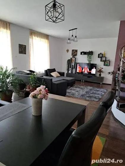 Casă cu 4 camere cu Teren 1300 Mp în Săndulești