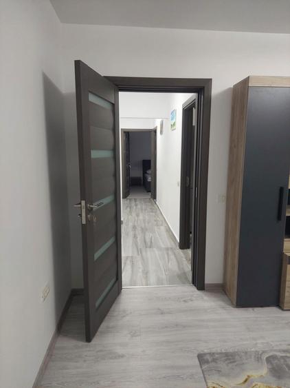 Apartament cu 3 camere decomandat, mobilat în City Park Mall