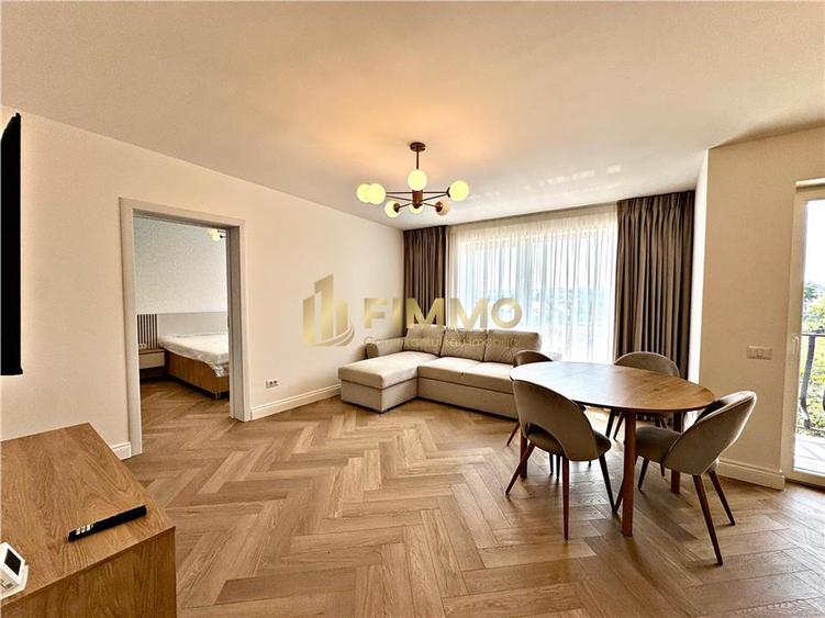 Apartament cu 2 camere semidecomandat, mobilat în Est