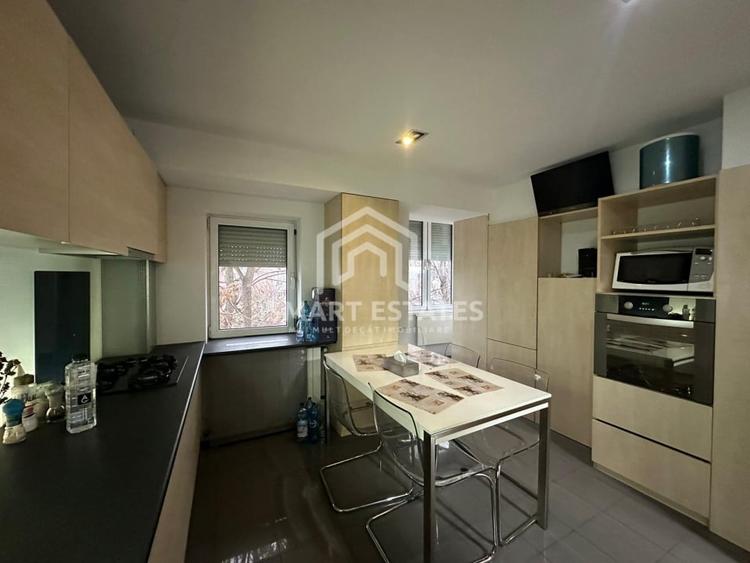 Apartament cu 3 camere semidecomandat, mobilat în Vitan