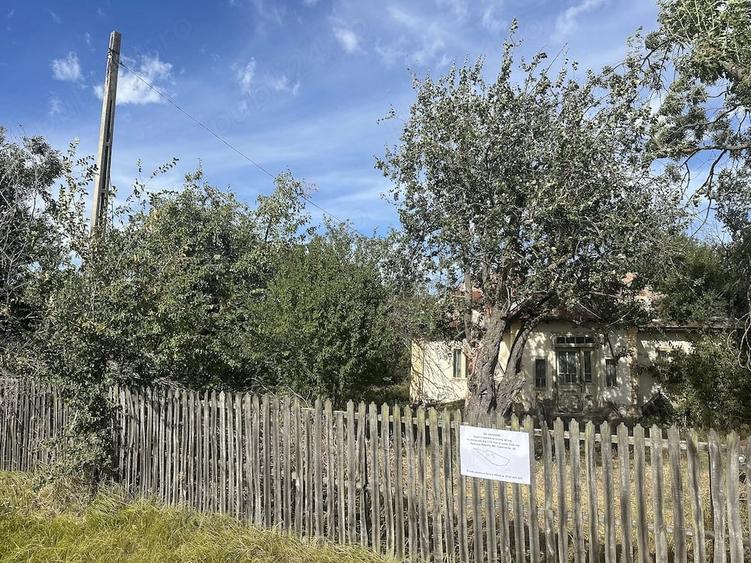 Casă cu 3 camere cu Teren 2550 Mp în Poboru