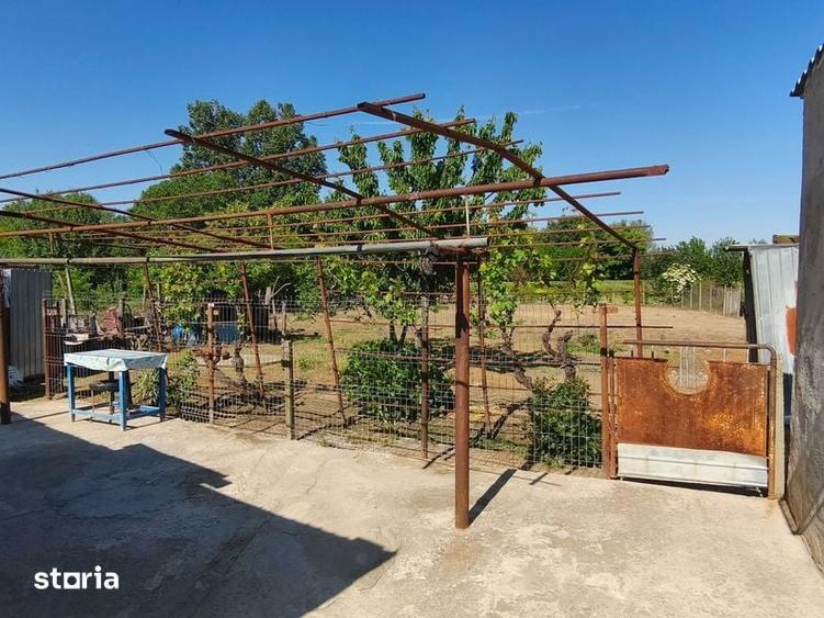 Casă cu 4 camere cu Teren 96 Mp în Peceneaga