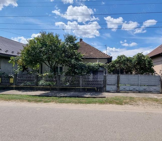 Casă cu 3 camere cu Teren 1100 Mp în Jibou