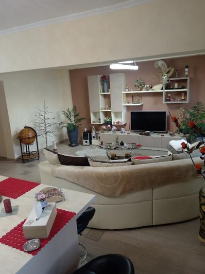 Apartament cu 2 camere semidecomandat în Intim