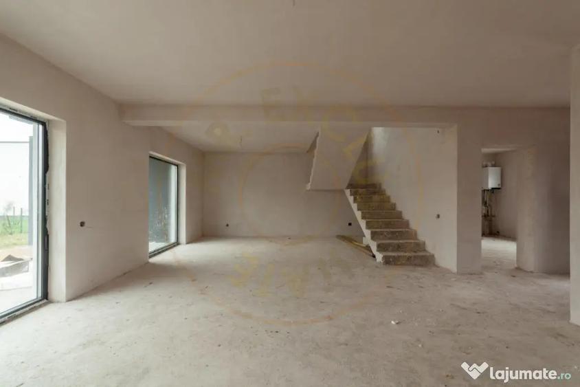 Casă cu 4 camere cu Teren 470 Mp în Micești